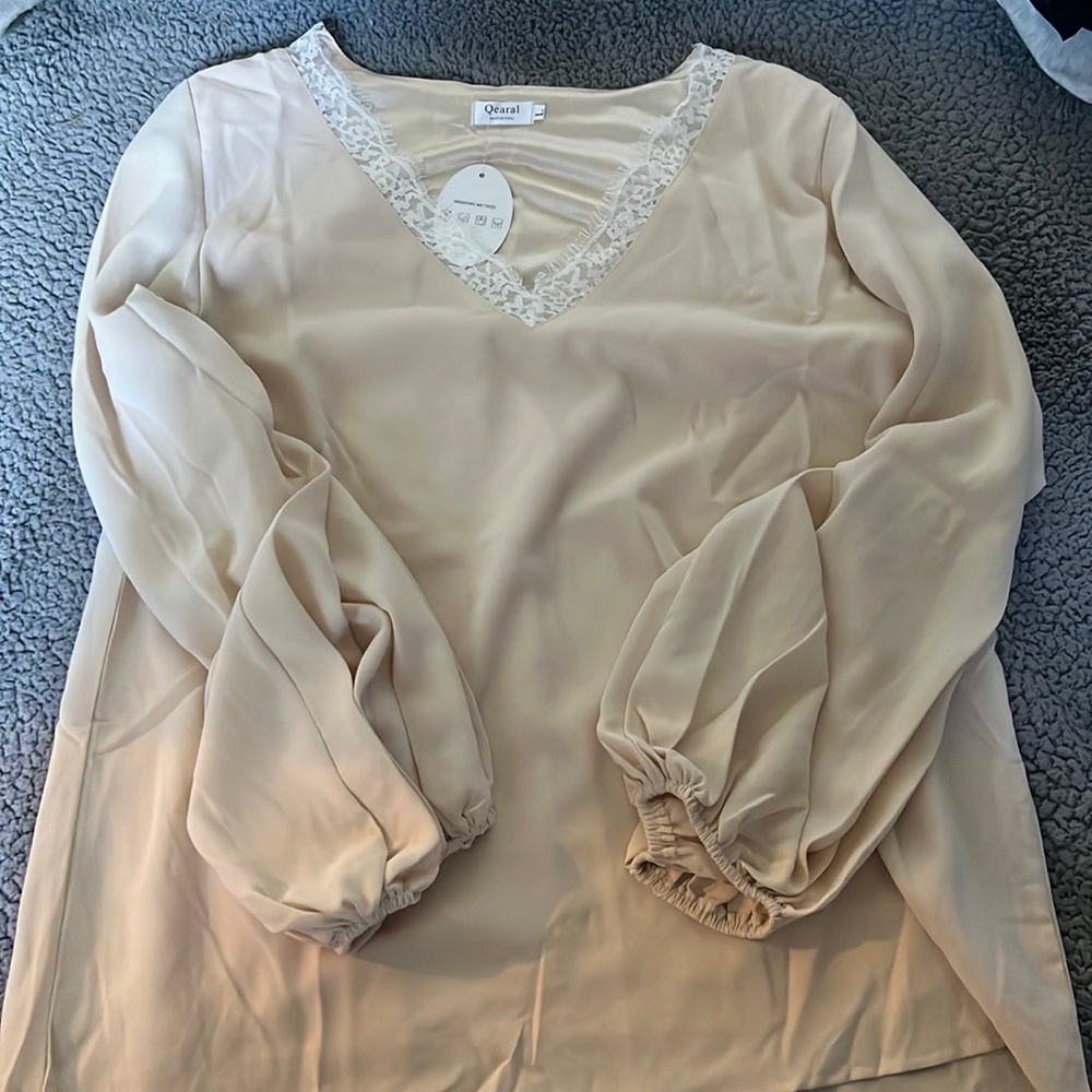 NWT!! Cream womens top